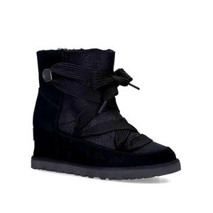 New Ugg Classic Femme Lace Up Boots! Size 9